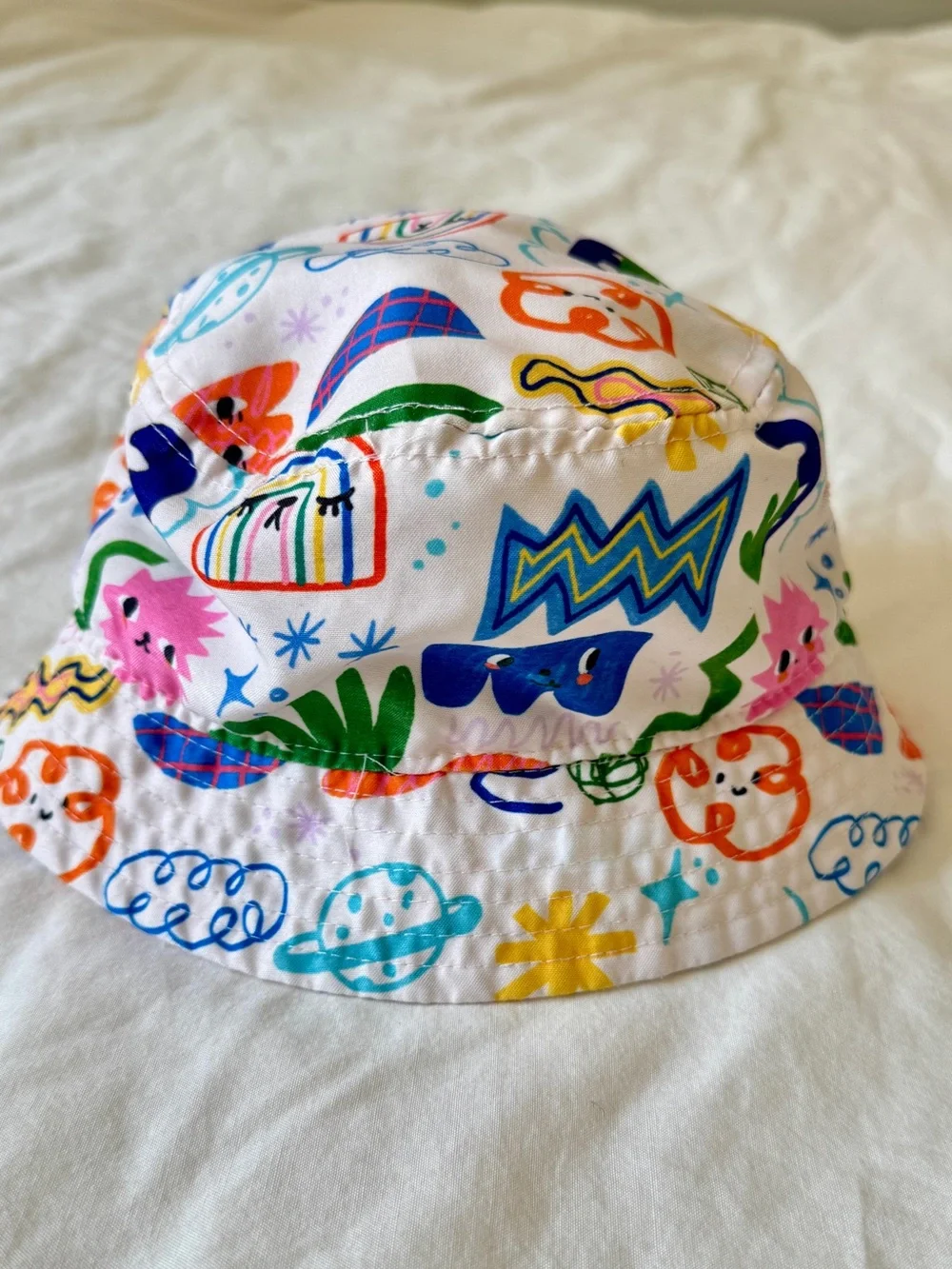 H&M x Liunic Abstract Rainbow Doodle Sun Bucket Hat | 4T/6X